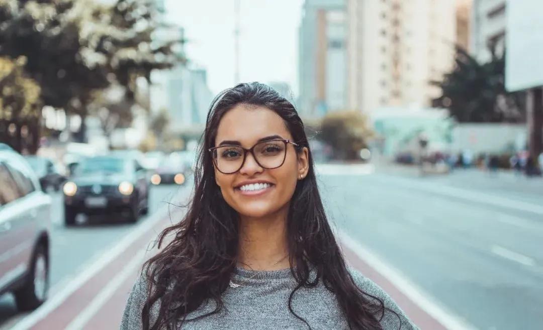 坐车闻汽油味晕车怎么办,闻着车里的味道晕车可以学开车吗