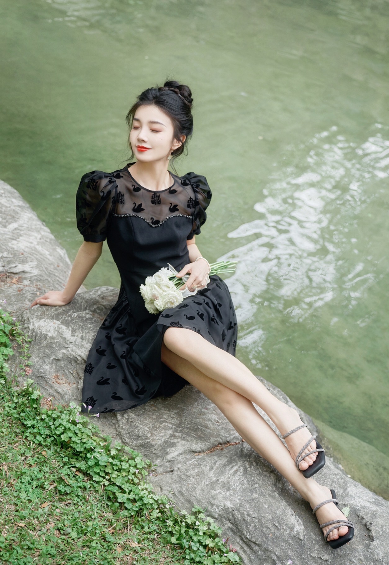 拍照显脸小4个小妙招,教你拍照显瘦显脸小的方法