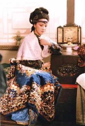 王熙凤怎么会得血崩,王熙凤患上血山崩