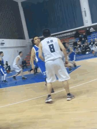 妹子出门太着急,女生出门太急