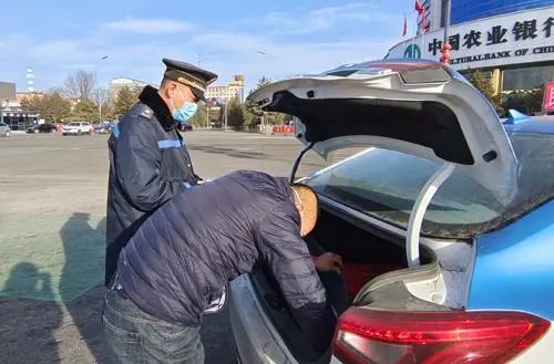 大同23辆违规出租车被罚,鞍山13辆出租车被曝光