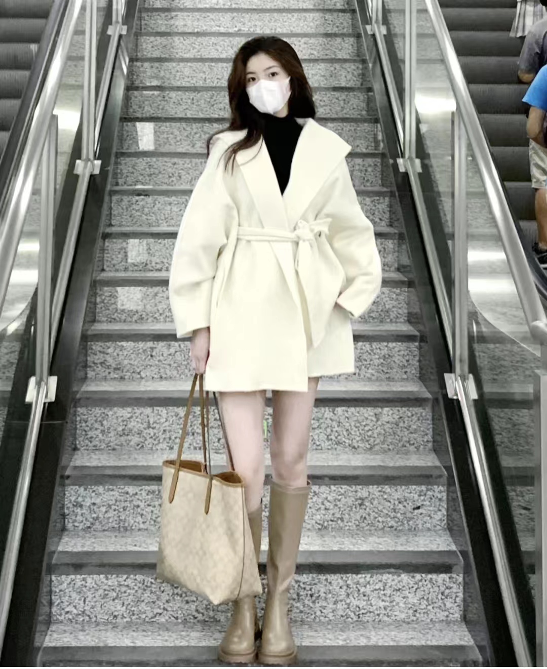 白色大衣里面搭配什么颜色显高级,17-20岁女气质大衣