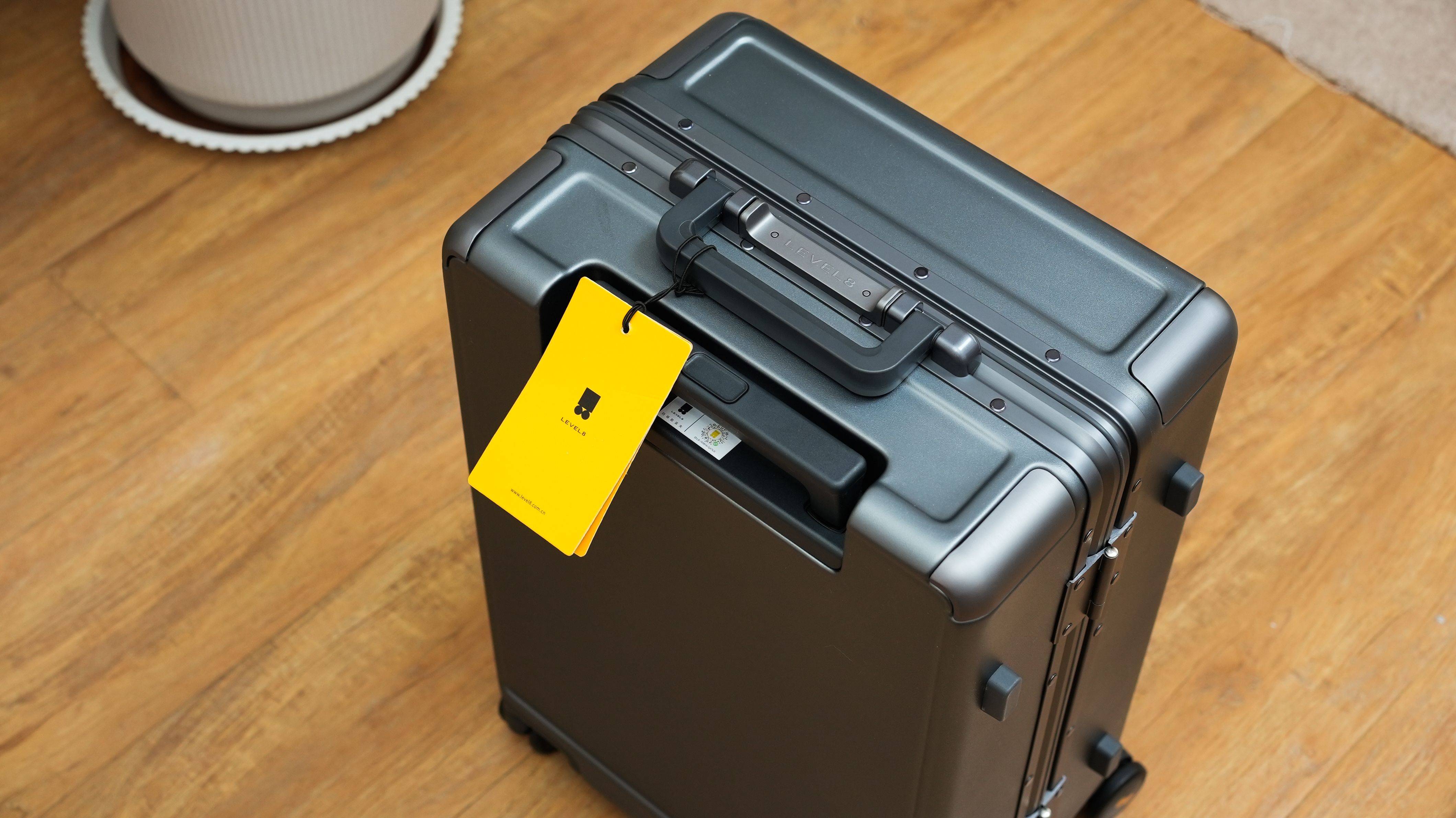 外交官行李箱和地平线8号哪个好 (3天旅行适合多大的行李箱)