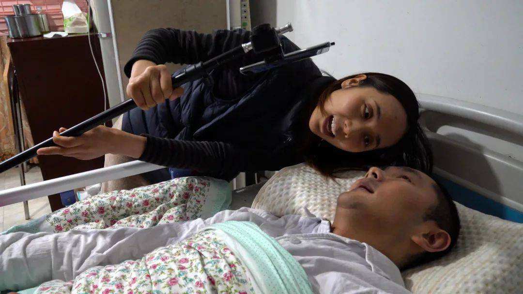 不离不弃照顾煤气中毒植物人,相恋八年男朋友变成植物人