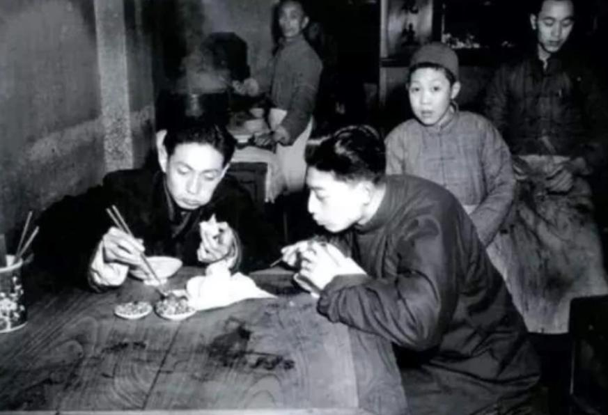 70年代下馆子的人现在是什么水平,70年代下馆子大概多少钱