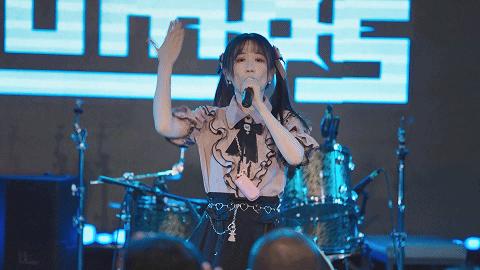 月薪不过万的北京打工人,周末偷偷做「偶像」赚钱