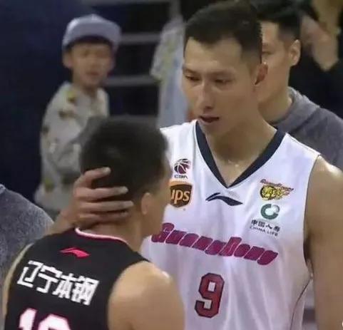 广东球迷和辽宁球迷,广东和辽宁队球员互动