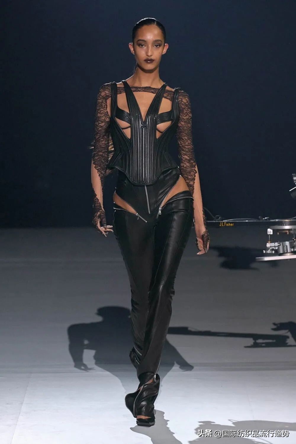 娜扎束脚哈伦裤,娜扎单眼皮连体裤