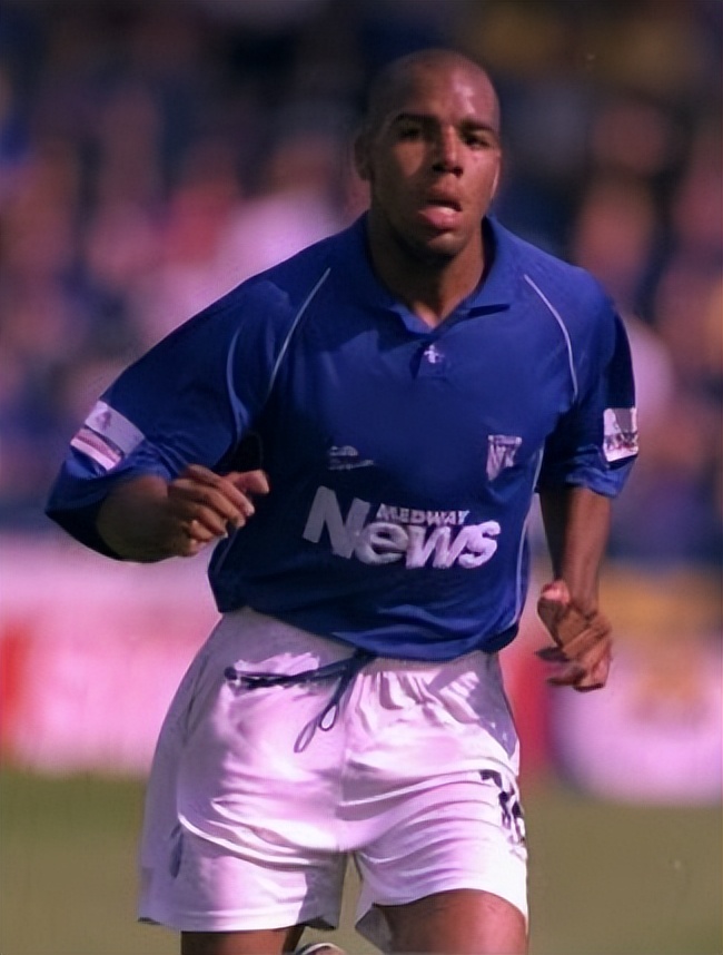 场外疯狂犯罪数度入狱,劣迹斑斑的英超球星出狱后远遁非洲