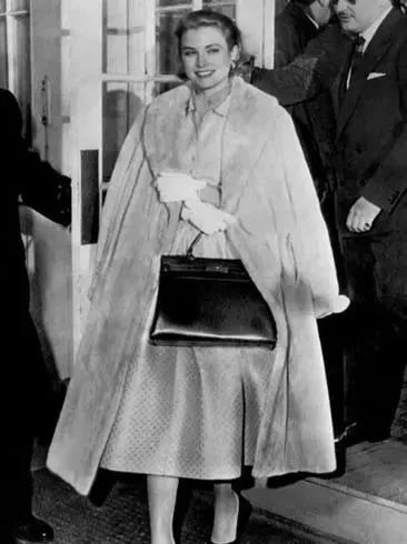 第一个包买lv还是圣罗兰,第一只包买lv还是迪奥