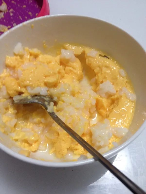 八个月的宝宝吃辅食就吐怎么回事,宝宝吃辅食吐了以后还要吃吗