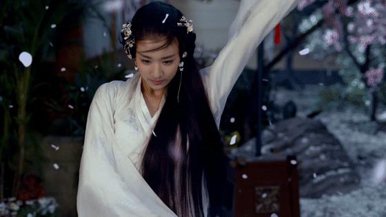 王楚然清平乐张贵妃下线片段,王楚然清平乐张贵妃雨中跳舞