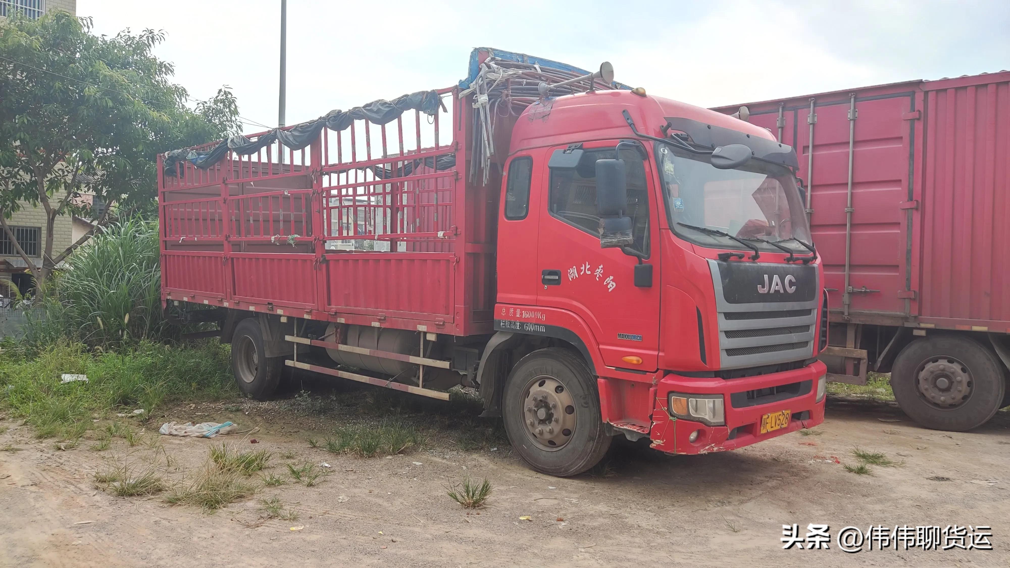 33岁卡车司机，富士康辞工创业，亏10万块，跑货运还债