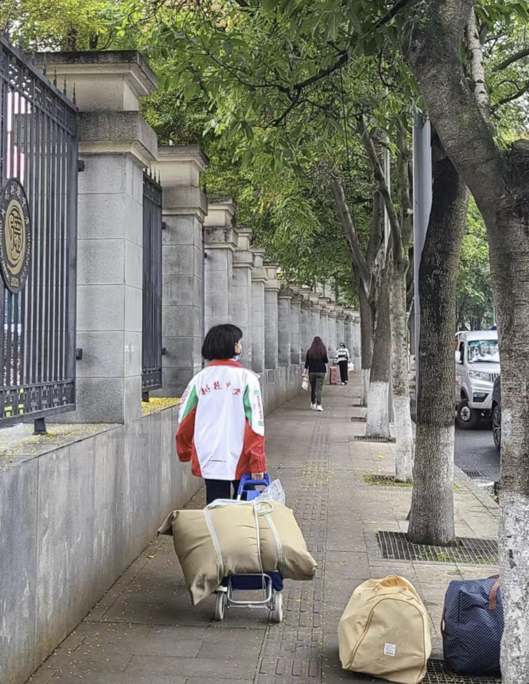 再见了，小盆友——9月19日成都家长成功“解除居家”……