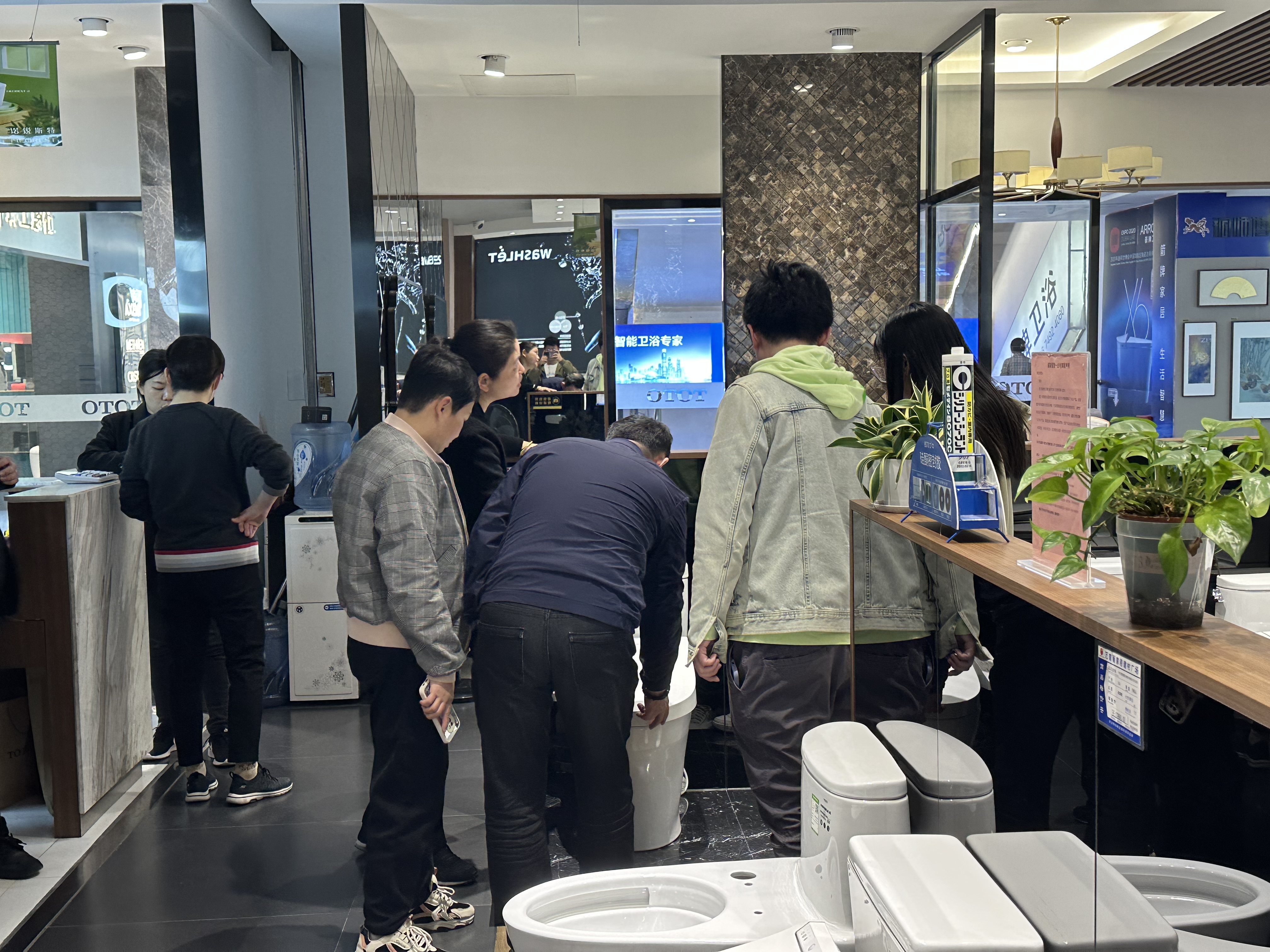 万家丽装修,万家丽商场装修风格