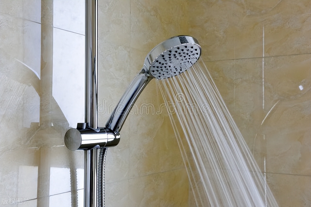 淋浴喷头漏水的处理方法,维修小技巧淋浴喷头漏水