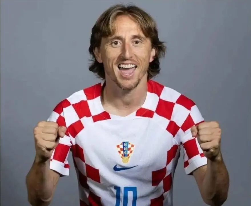 世界杯主题曲孤勇者现场,2022年世界杯孤勇者