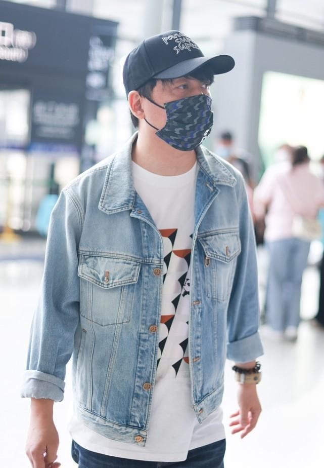 潘粤明裤子穿搭,潘粤明穿搭蓝色牛仔外套