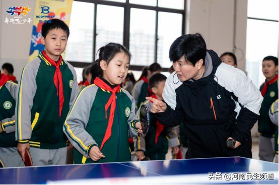 河南省体教融合“奔跑吧·少年”冠军来到濮阳市、许昌市襄城县、驻马店市的校园，给学生普及科学体育知识