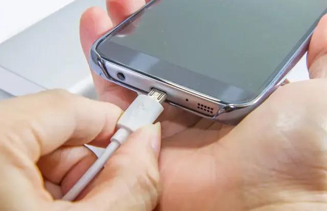 给手机充电电量越充越少该怎么办,手机充电很慢甚至越充越少怎么办