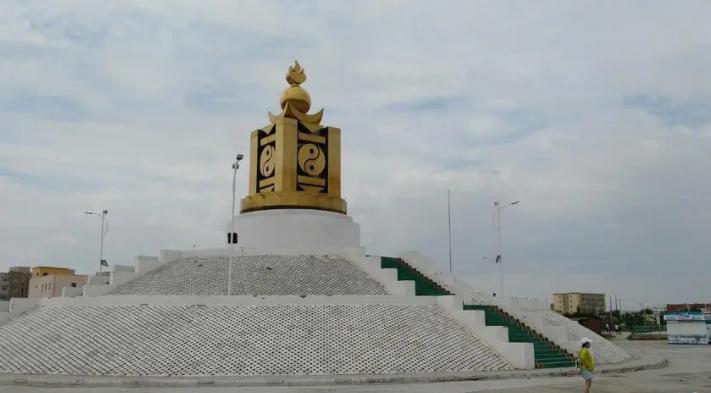 蒙古国距离中国的呼和浩特市多远,蒙古国距中国最近的县城