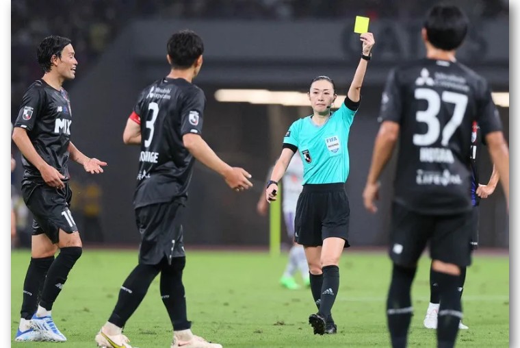 女裁判首次执法,日本女主裁