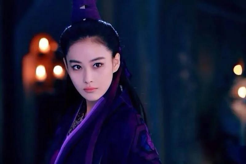 前脚吹“绝色美人”，后脚就被配角狠狠艳压，这些女明星图啥啊