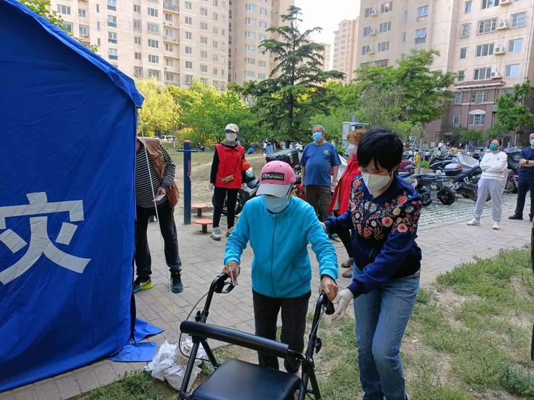 “我可以！”通州大方居封控后，医疗小分队就地上岗，撑起一方烟火