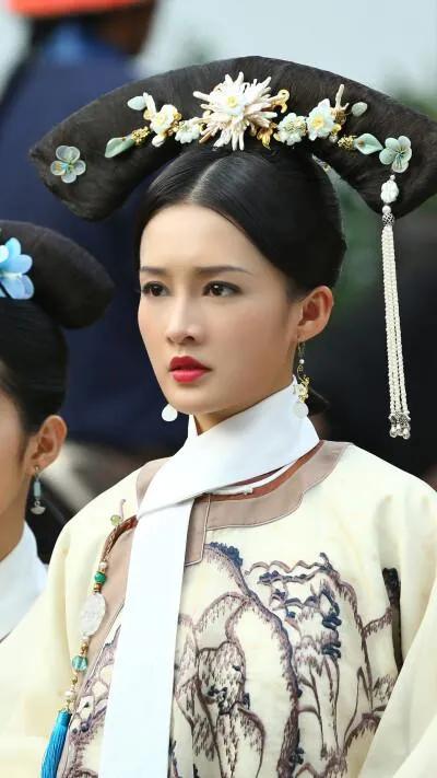 明明是绝顶大美女，却被牙齿拉胯，这15位女星苦不堪言