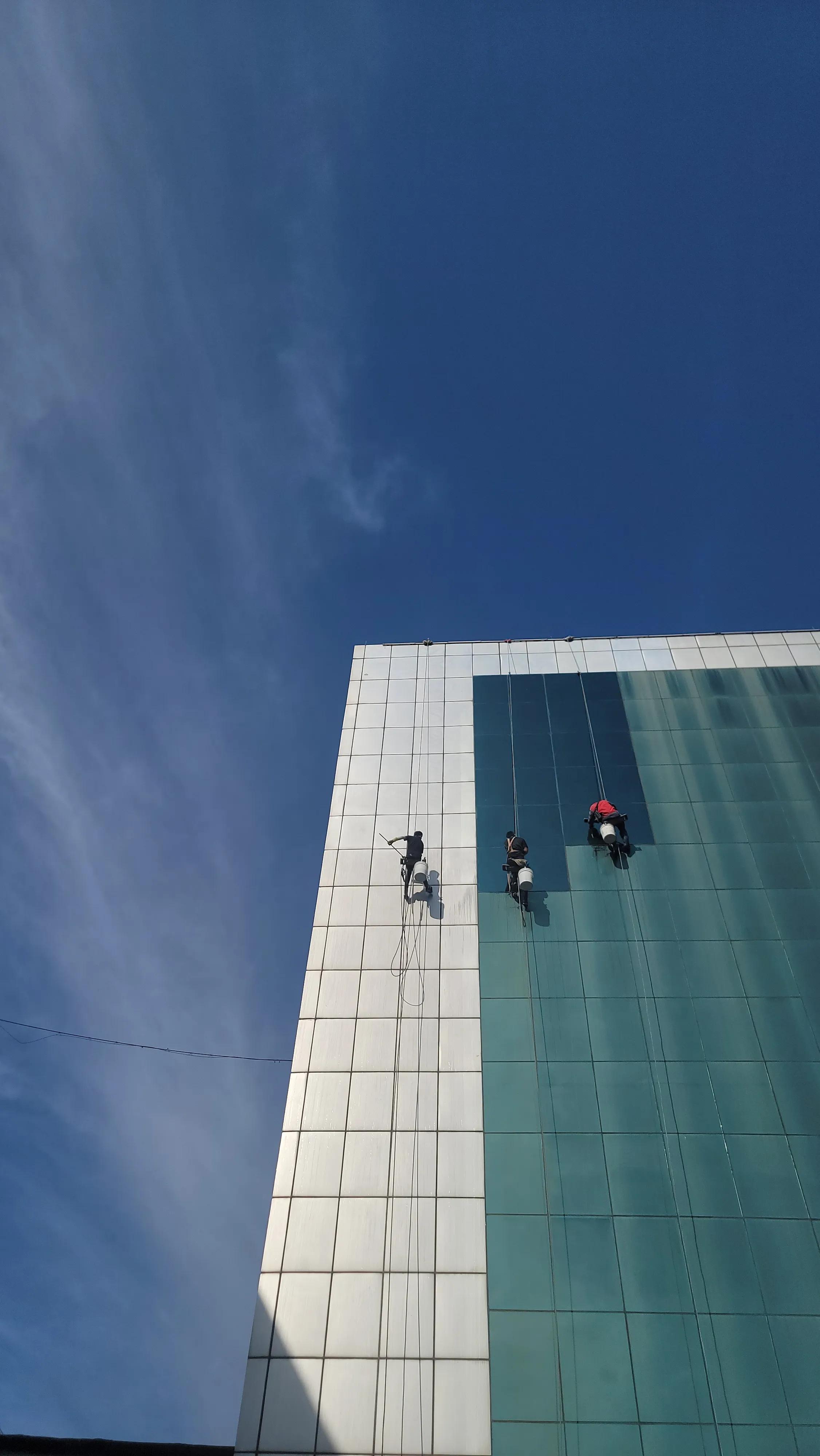 高空外墙清洁公司资质代办,高楼外墙清洗施工公司