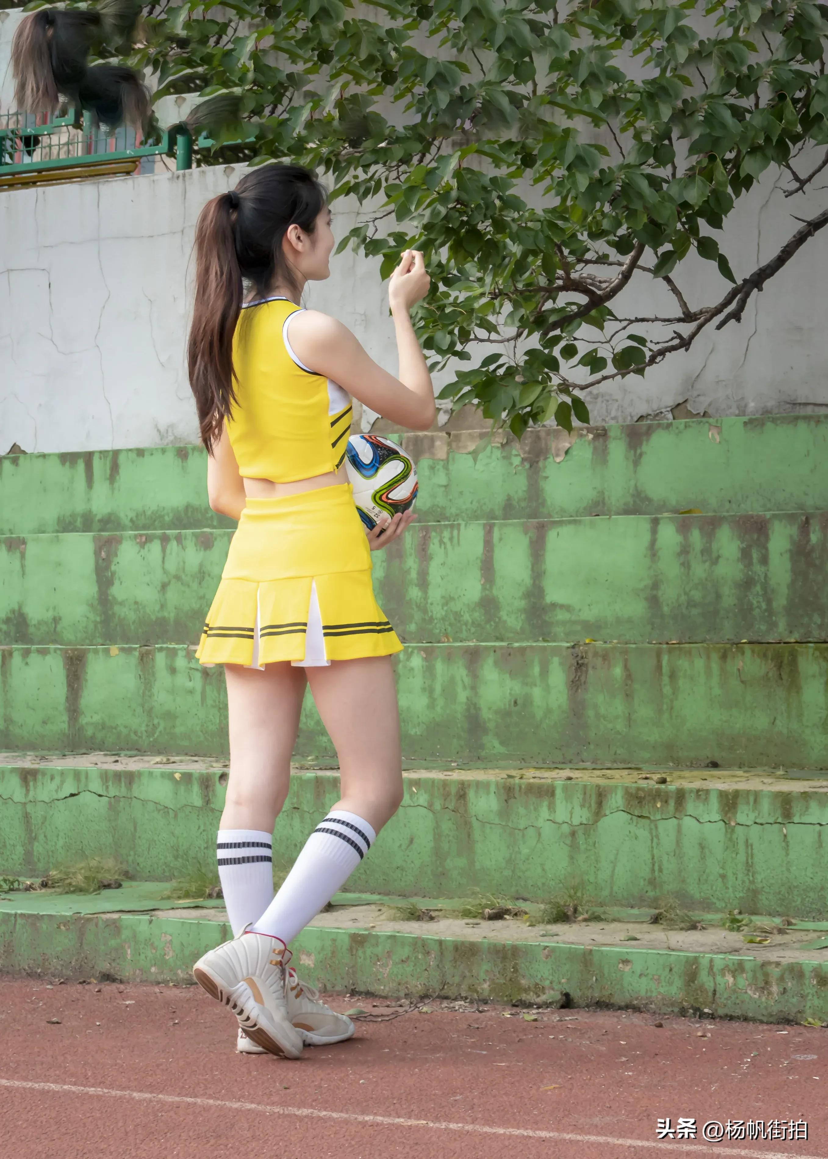 看世界杯摄影拍照,美女看世界杯惊艳瞬间