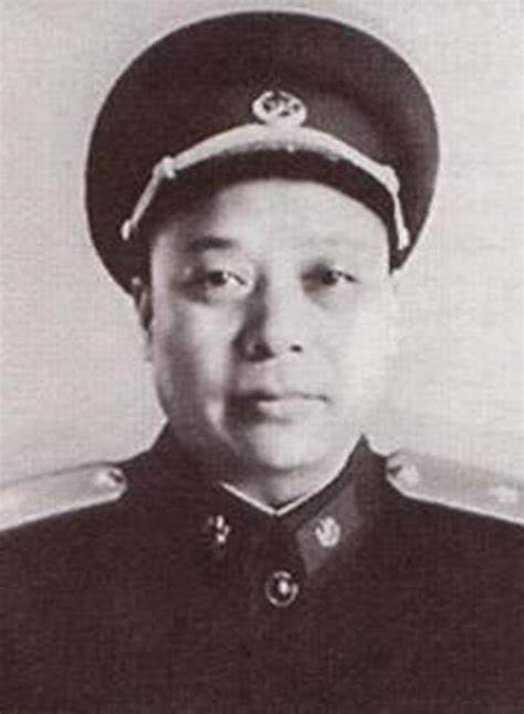 保护毛主席43年的张耀祠，与毛主席扳手腕放水，不料低估主席手劲