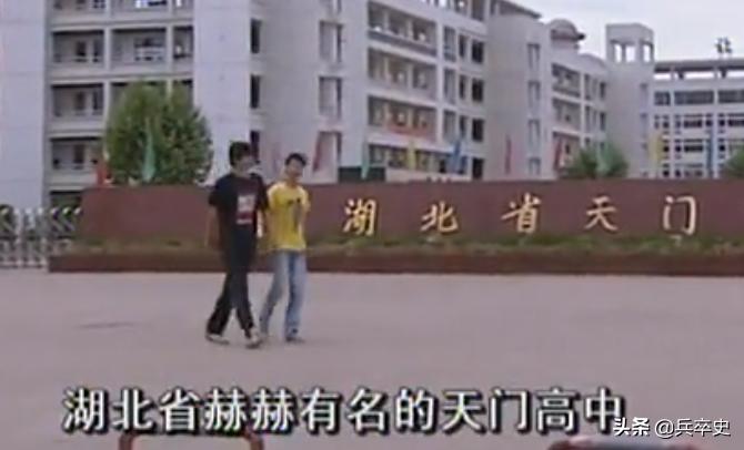 32岁小伙沉迷网络游戏死亡,网吧网瘾少年猝死的案例