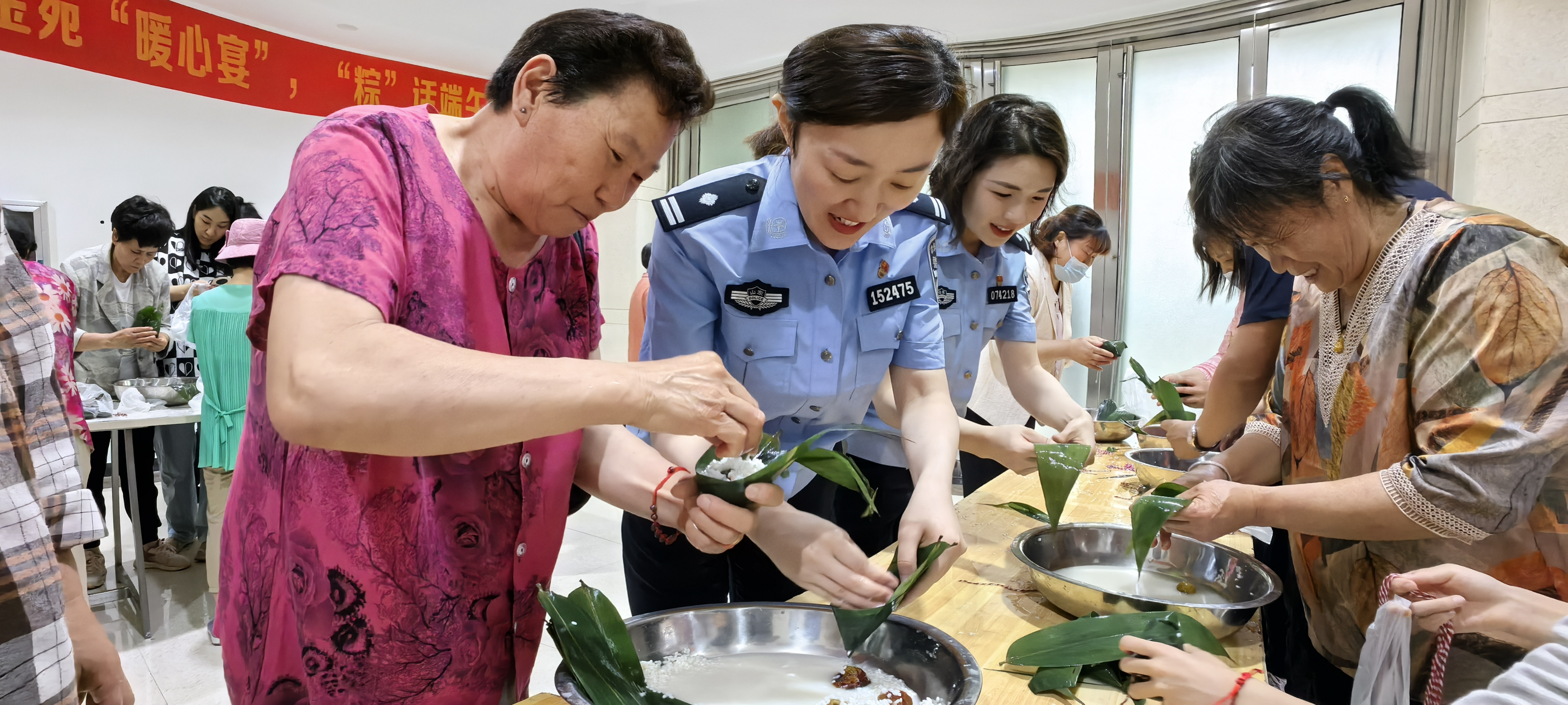 金雀山街道金苑社区：举办“粽叶飘香迎端午、反诈粽子进社区”活动