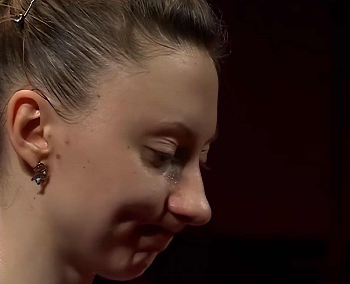 国乒爆冷三人落败出局视频孙颖莎,国乒小将胜老将