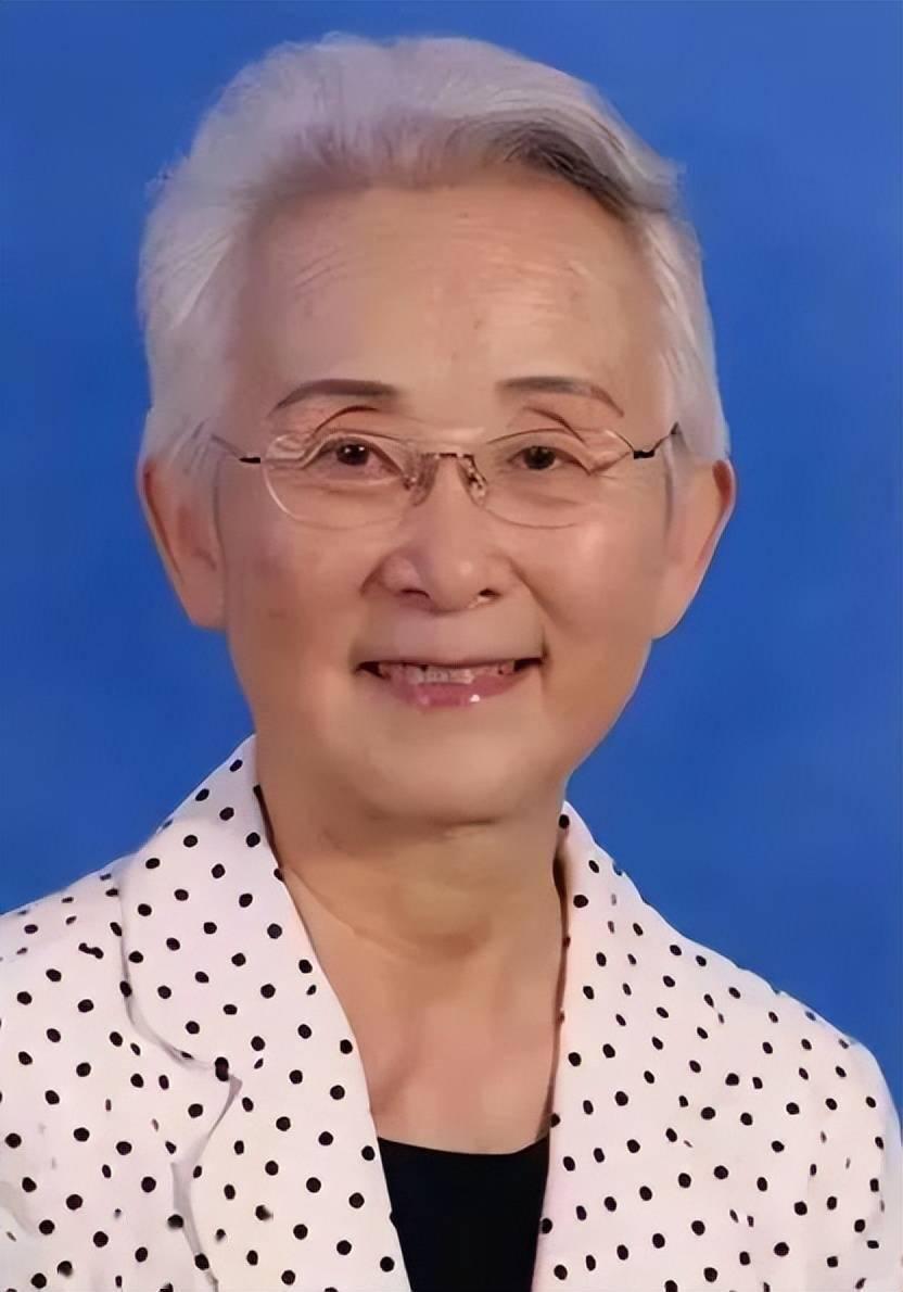 讣告可以用彩照吗怎么写,讣告彩照