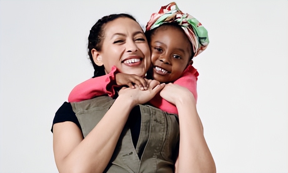 “我的肤色没有被真正接受”：黑人模特谈美国社会种族现状