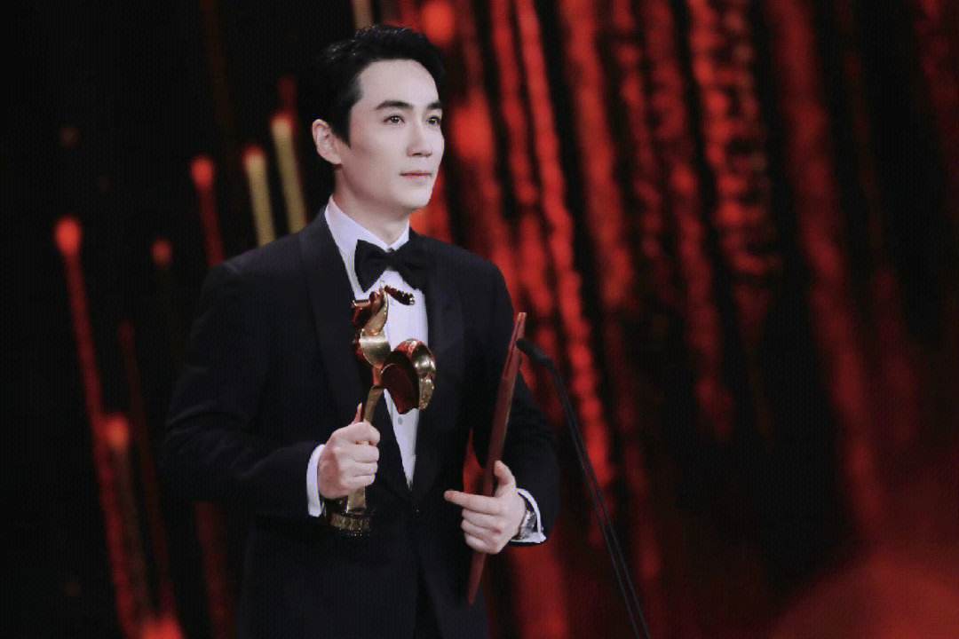 朱一龙蔡徐坤什么时候火,朱一龙蔡徐坤谁最火