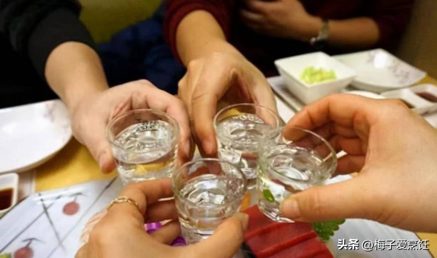 喝酒对话技巧和说话应变能力,不会喝酒的人说大话怎么幽默回答