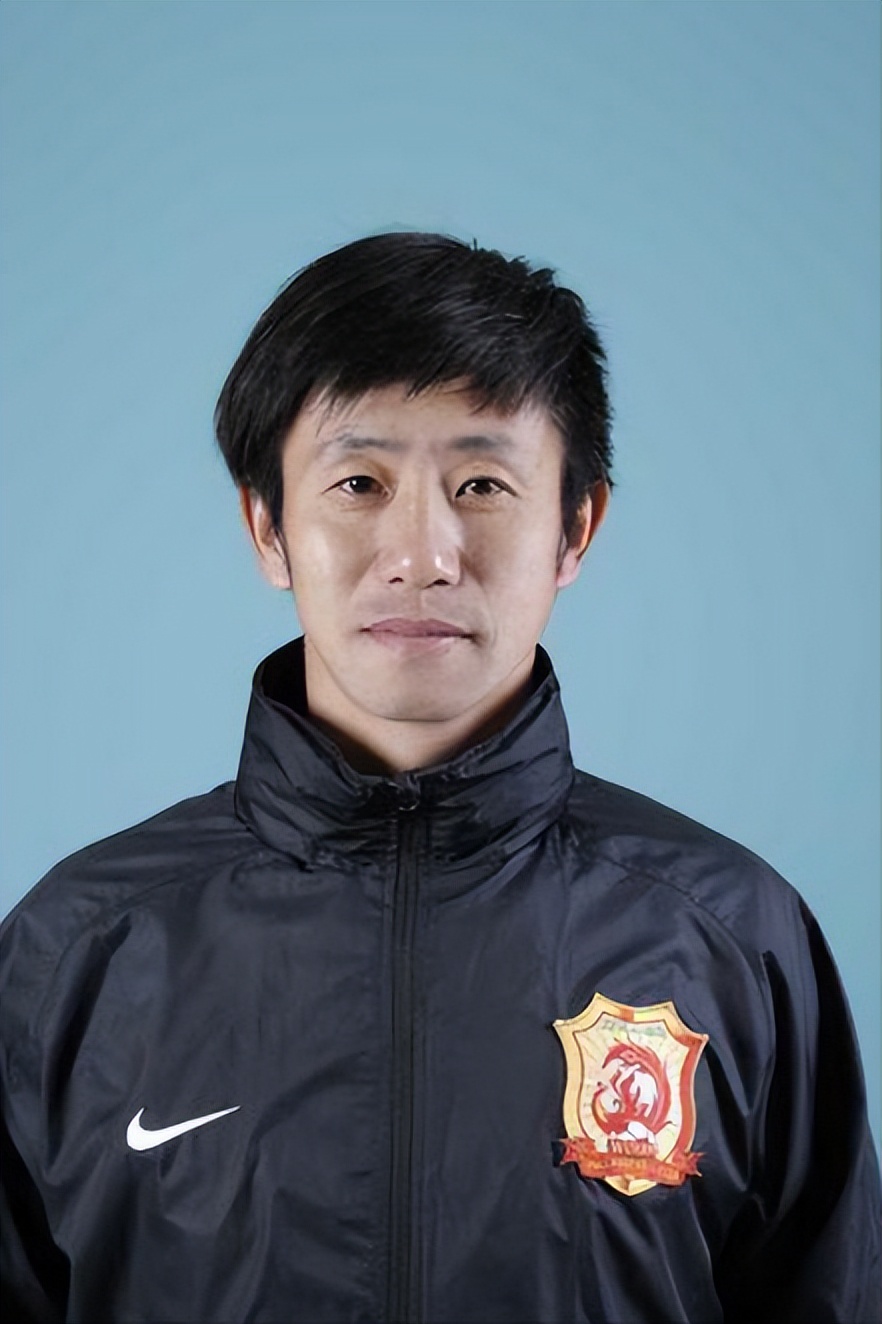 是谁在导演《狂飙》中国足球版？