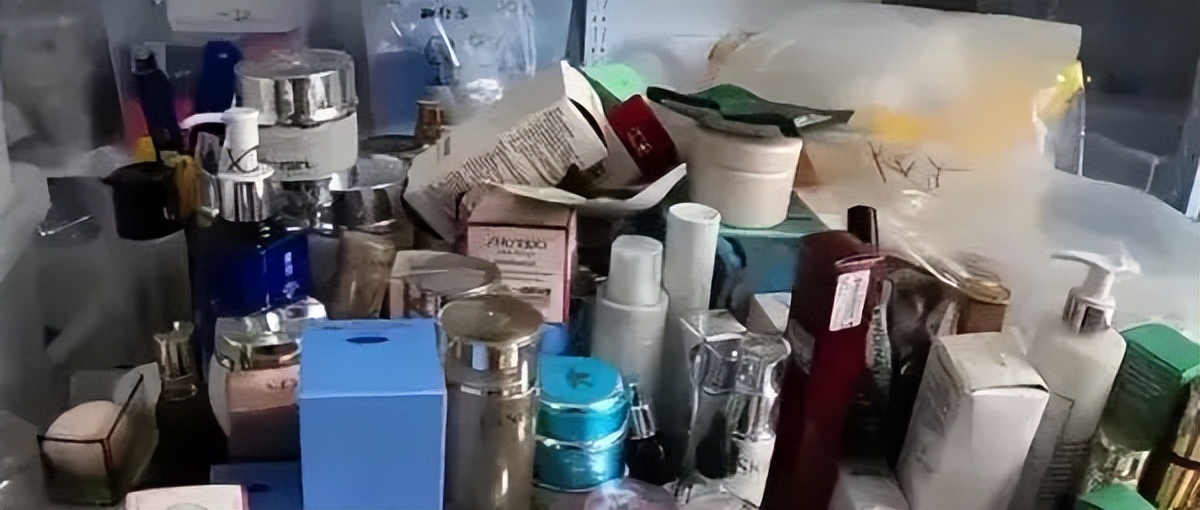 假化妆品都是怎么勾兑的,二手饮料调配配料罐出售