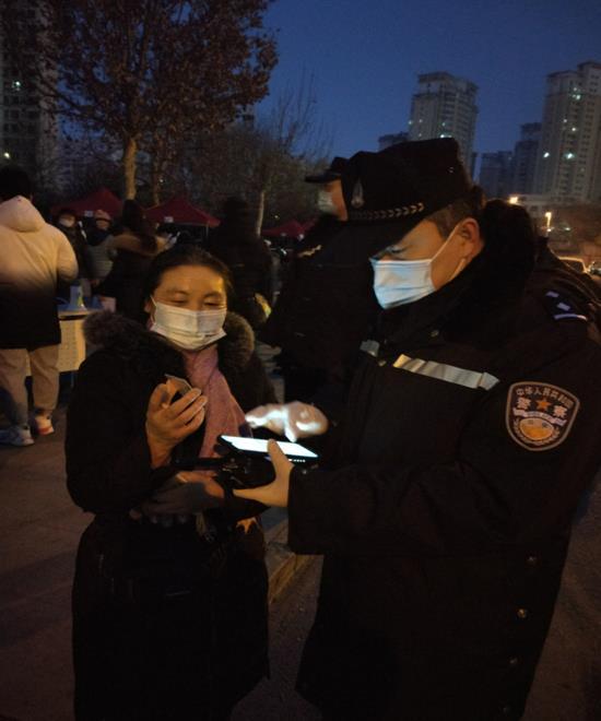 聚是一团火的下一句,聚是一团火散是一道光