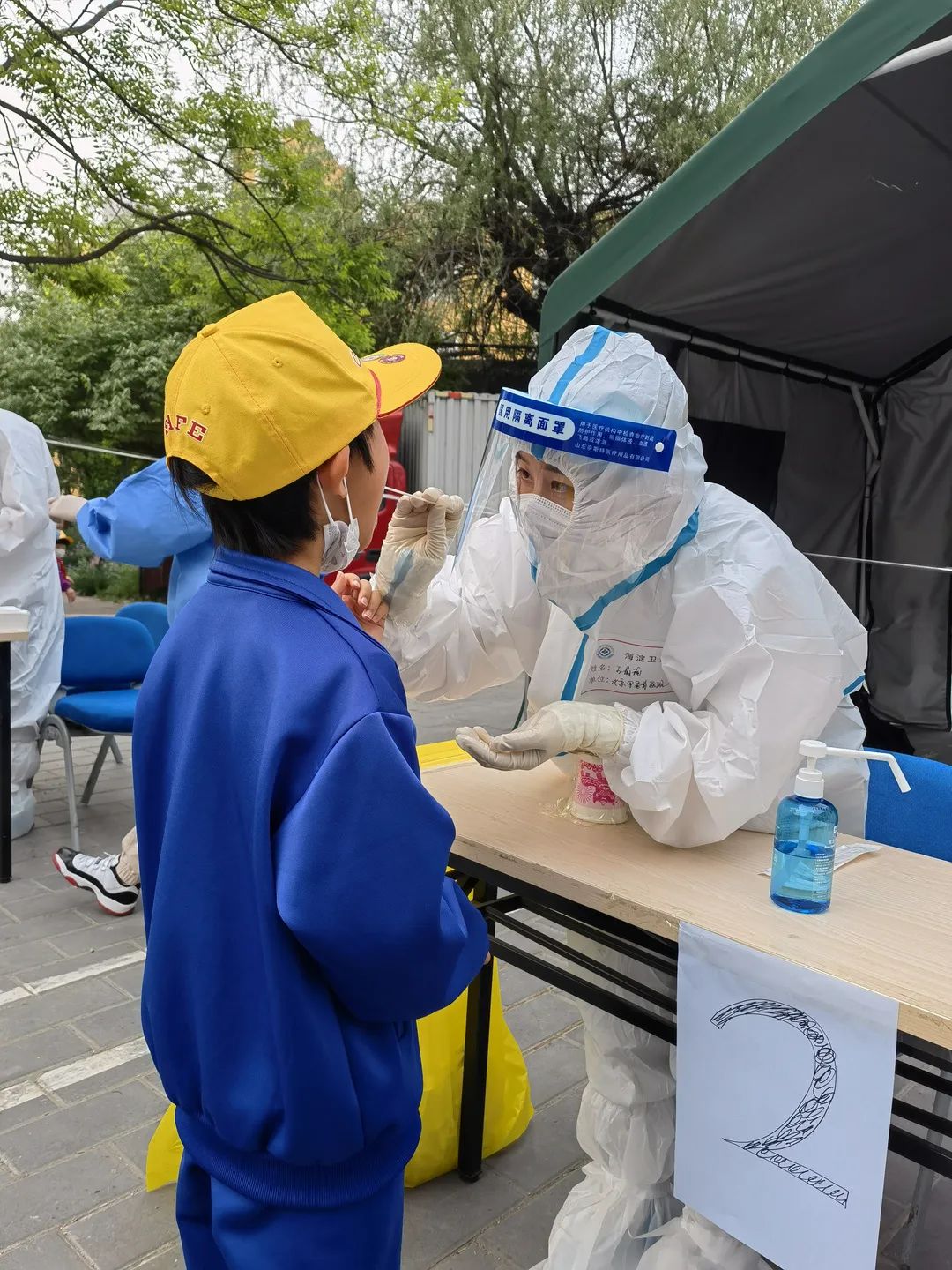 疫情防控志愿者核酸检测,众志成城核酸检测医疗队紧急驰援