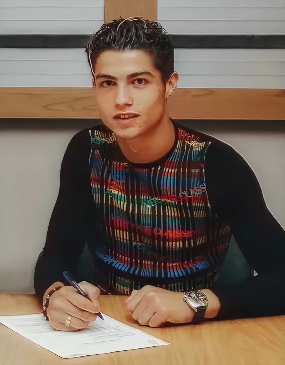 c罗37岁已经过了踢球的最好年纪,c罗15岁接受心脏病手术