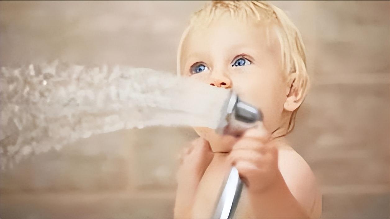 男孩洗澡后昏迷，抢救3小时捡回一条命，夏季谨记洗澡“3不宜”