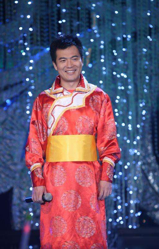 黄健翔主持人,央视主持人黄健翔现在在干嘛