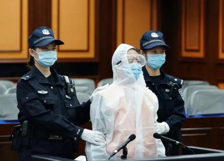 广西“女色虎”赵丽：强迫司机发生关系6年，疯狂敛财1344万