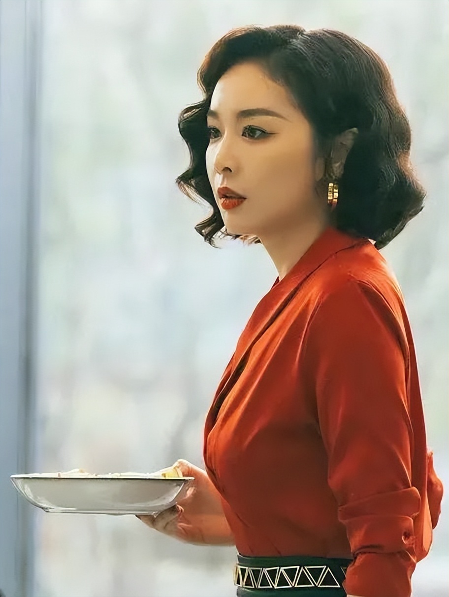 “狂飙”大嫂好会背包，看着好眼馋啊！