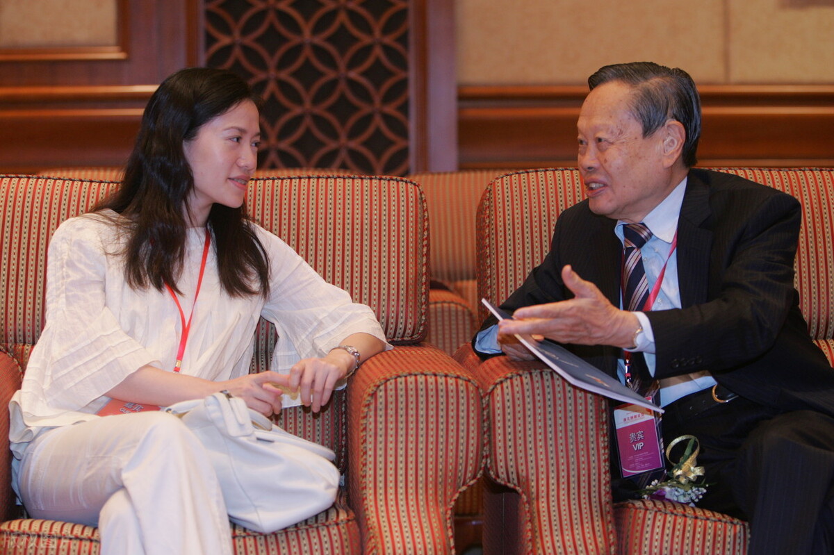 2021感动中国十大人物杨振宁,杨澜访谈录杨振宁2021完整版