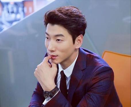 论“大长脸”男星只服这8位，各有特色，有人被调侃像“鞋拔子”